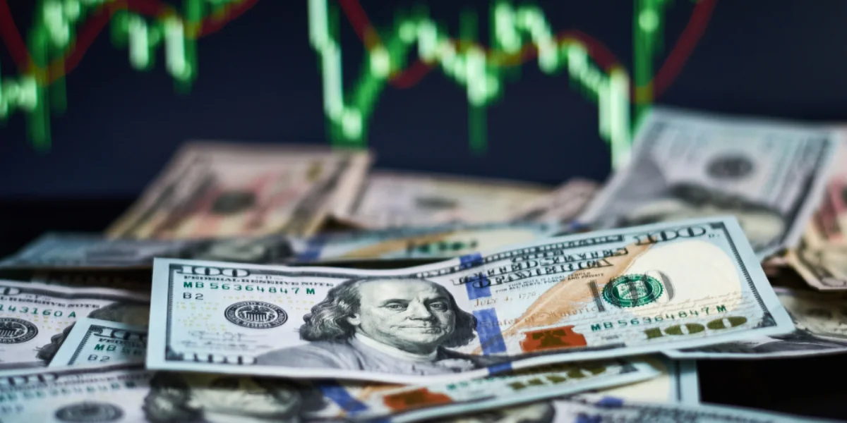 TCMB, mayıs ayına ilişkin olarak piyasa katılımcıları anketini açıkladı. Buna göre katılımcıların cari yıl sonu dolar kuru beklentisi 43,60 TL'den 43,70 TL'ye yükseldi. Bir önceki anket döneminde %29,