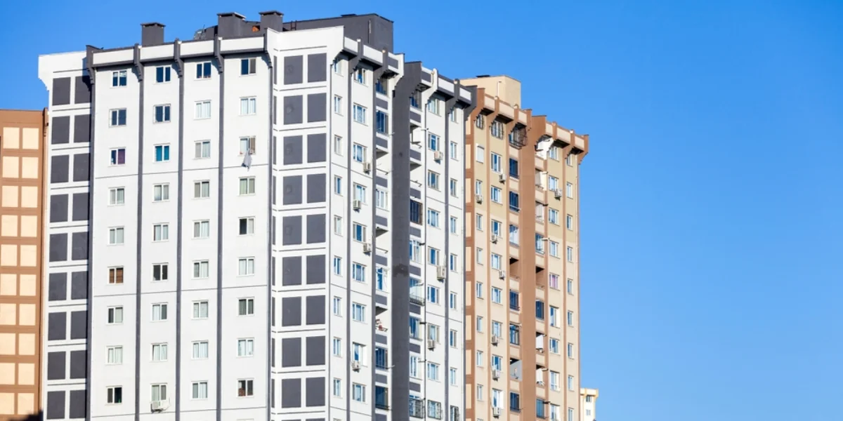 TOKİ ile Çevre, Şehircilik ve İklim Değişikliği Bakanlığı tarafından hayata geçirilen 81 İlde 500 Bin Sosyal Konut Projesi, dar ve orta gelirli vatandaşlara %10 peşinat ve 240 ay vade ile 55m², 65m² v